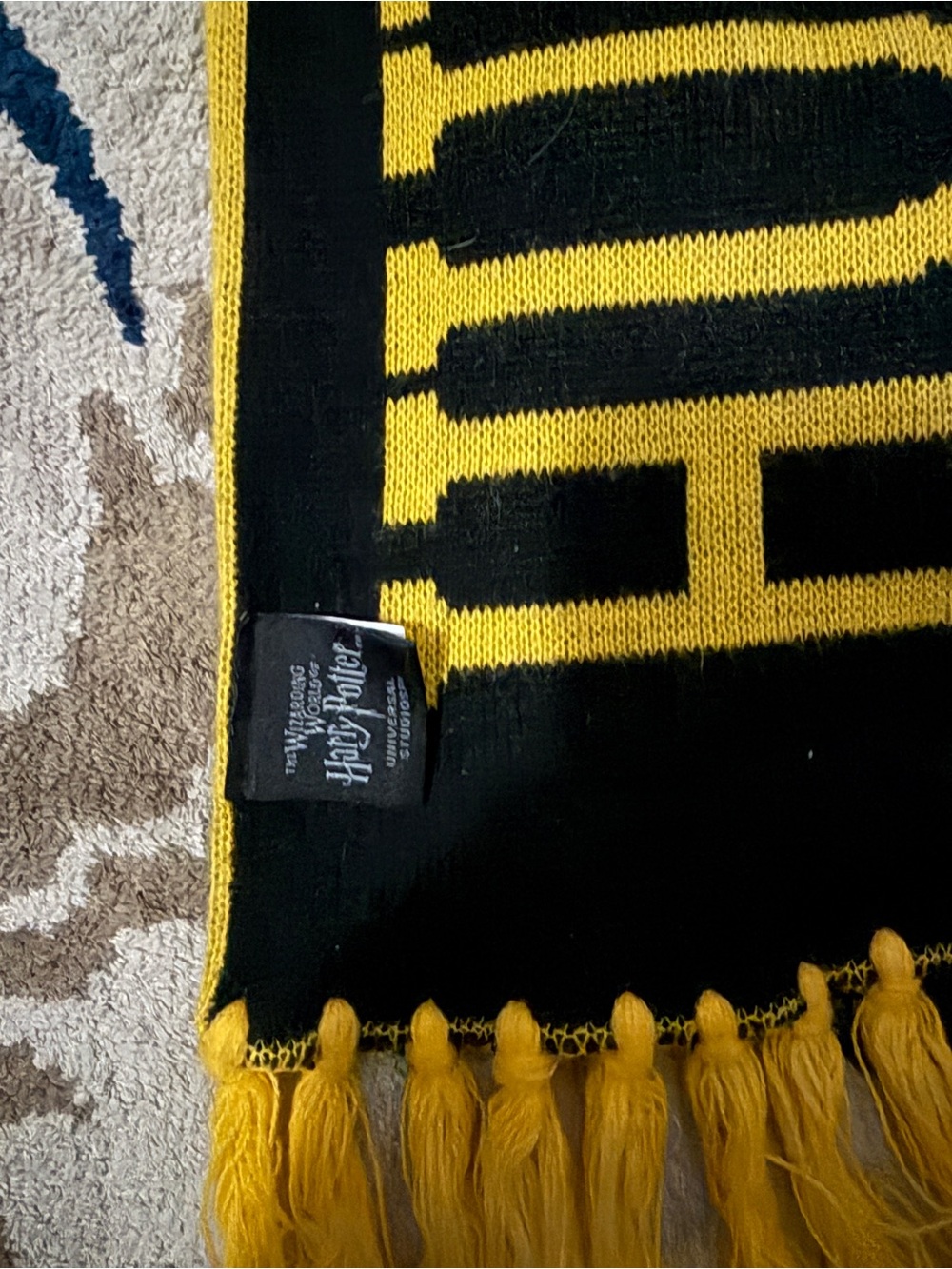 Primark Hufflepuff Scarf in Black & Yellow